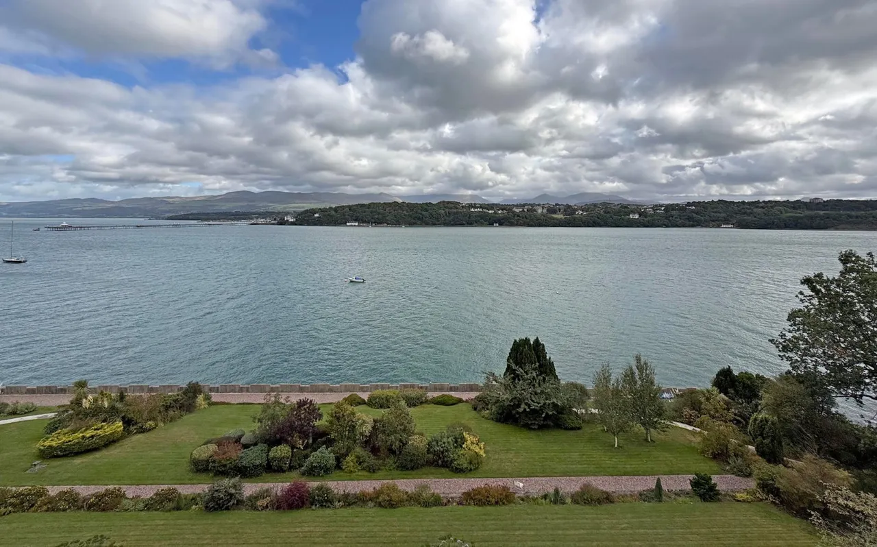 Glyn Garth Court, Menai Bridge, photo 6