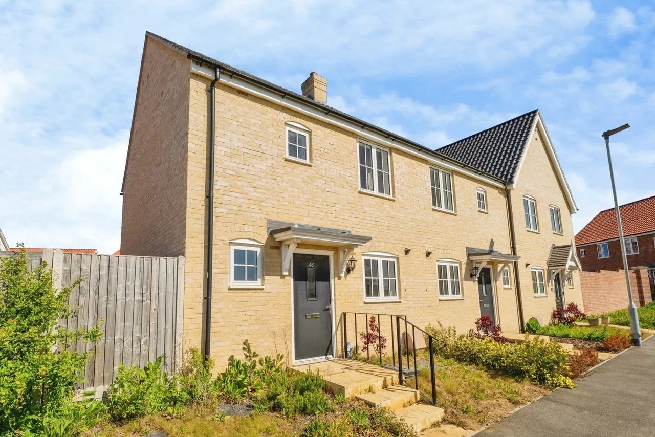 2 bed house for sale — How Walk, Onehouse, Stowmarket, Suffolk, IP14
