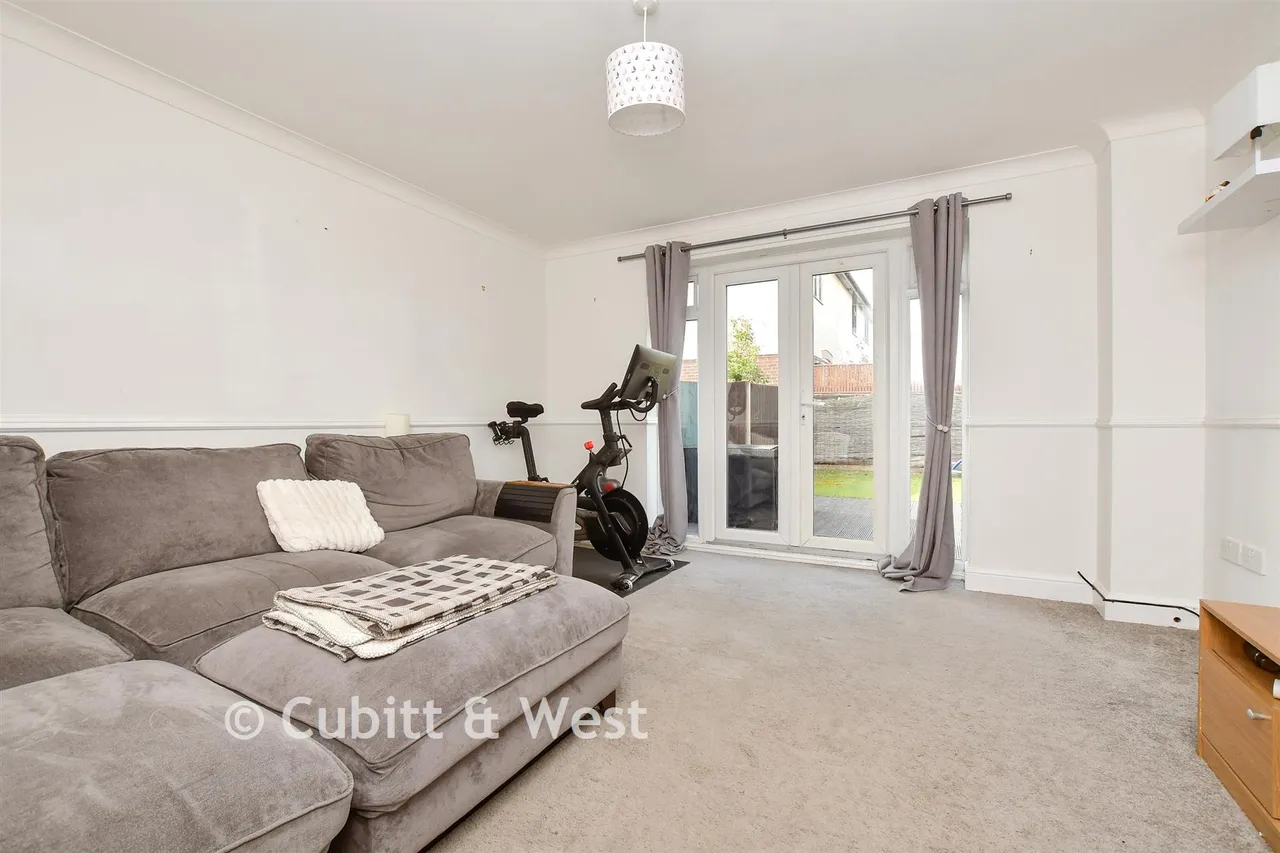 Oswald Close, Fetcham, KT22, photo 9