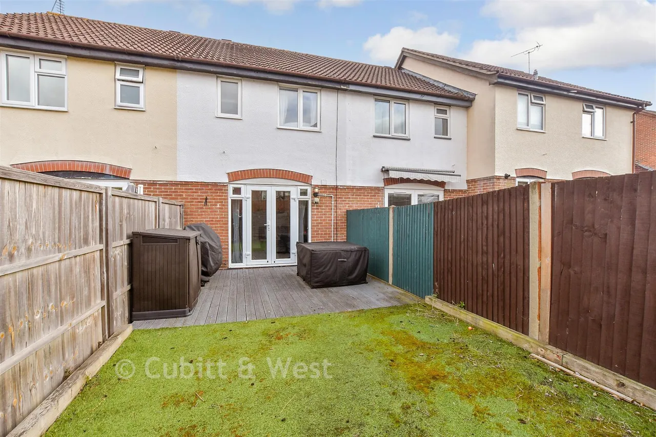 Oswald Close, Fetcham, KT22, photo 11
