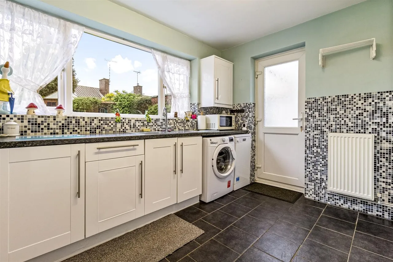 Twyford Close, Worthing, photo 5