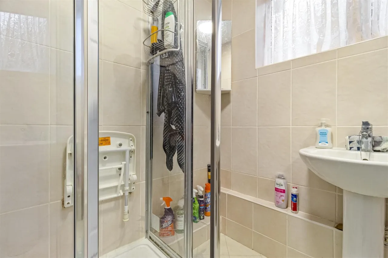 Twyford Close, Worthing, photo 9