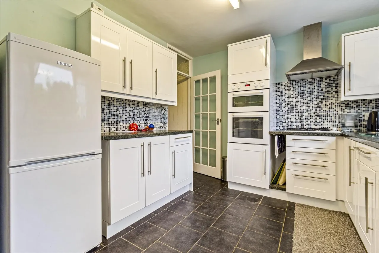 Twyford Close, Worthing, photo 6