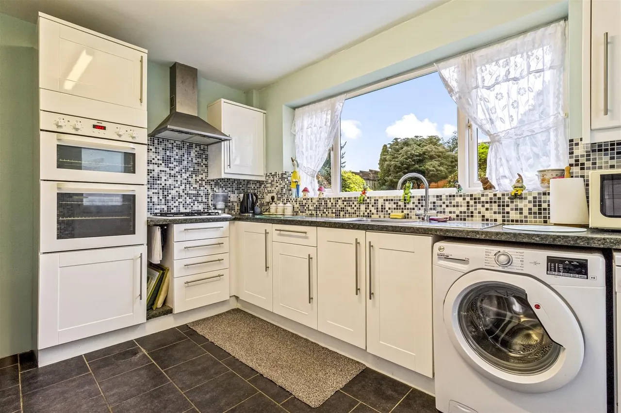 Twyford Close, Worthing, photo 7