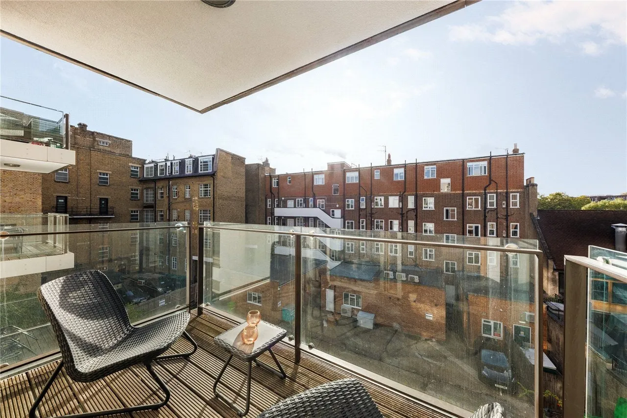 Wingate Square, London, SW4, photo 4