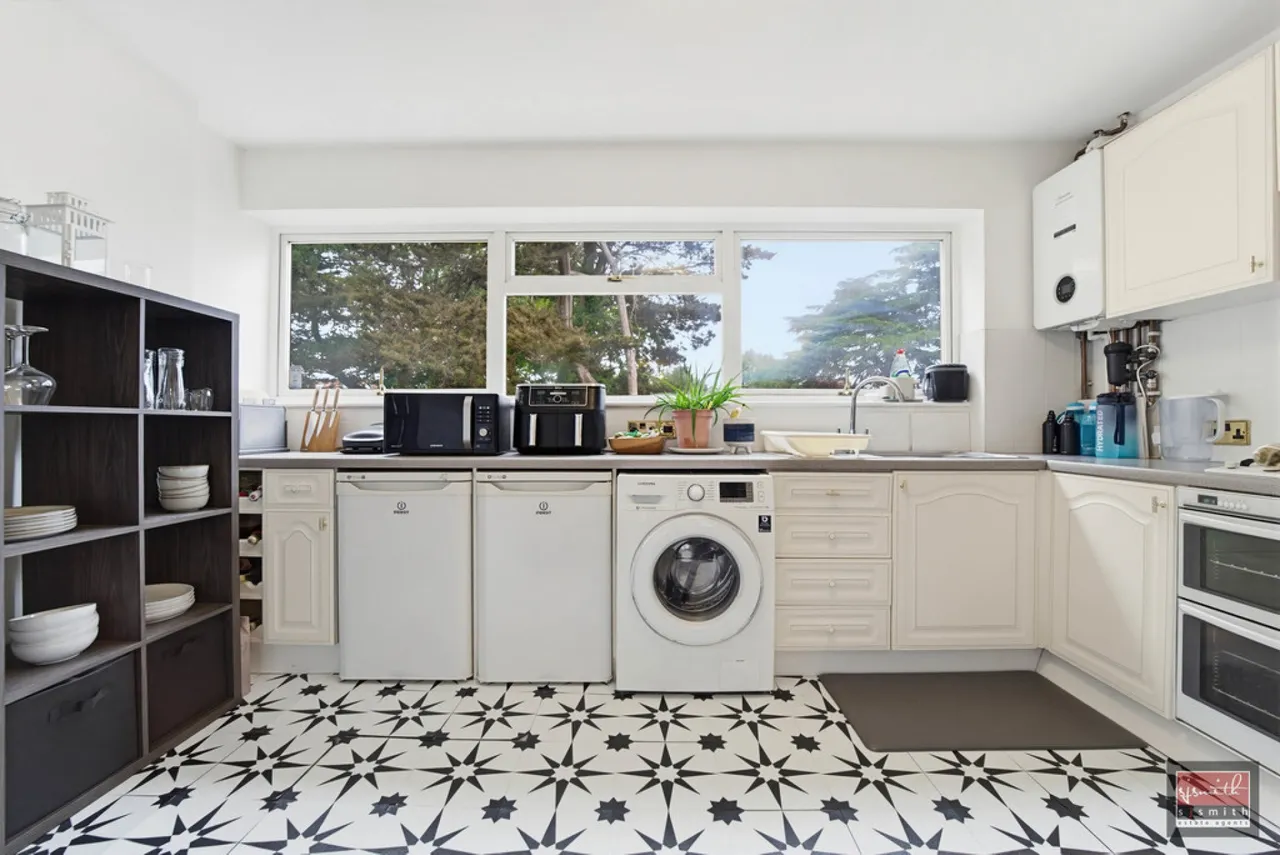 Fordbridge Road, Ashford, TW15, photo 6