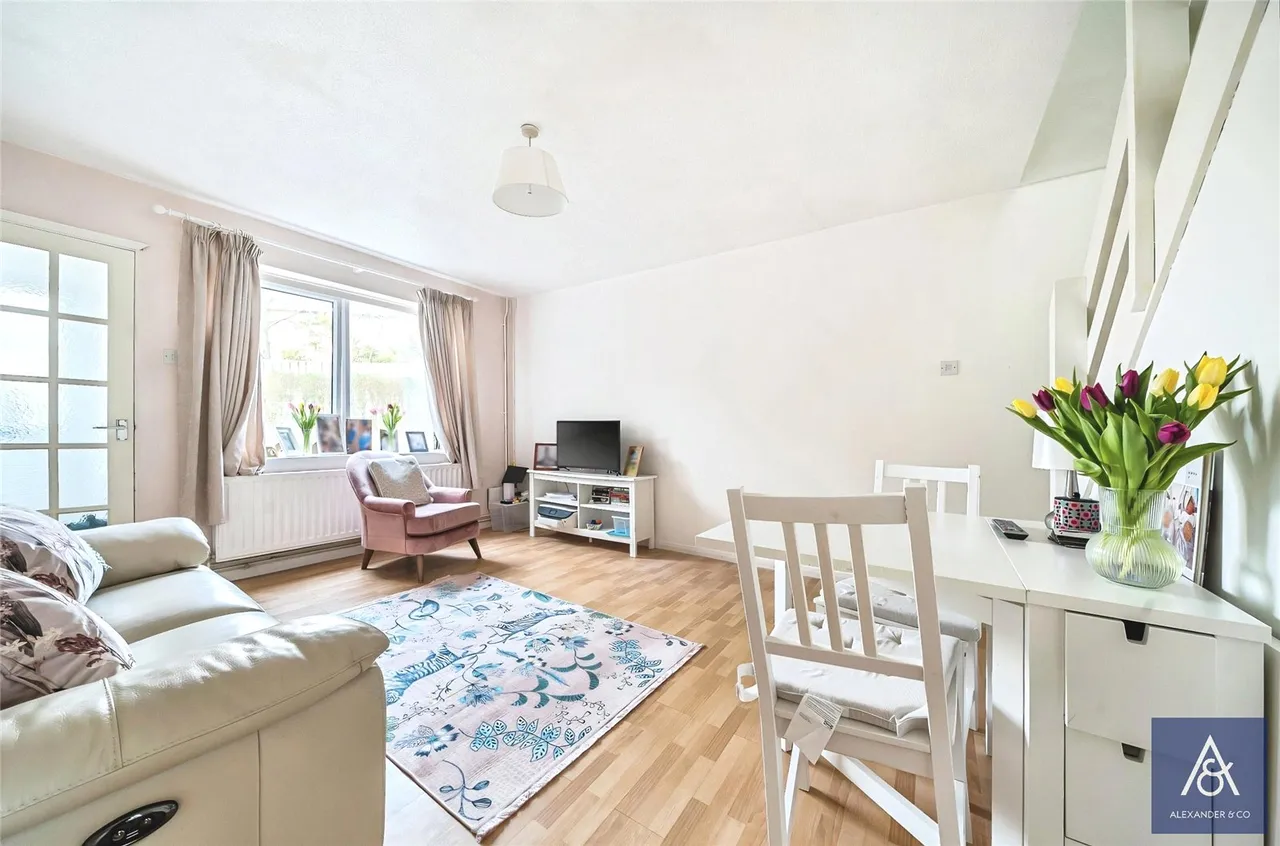 Gardner Rise, Brackley, Northamptonshire, NN13, photo 3