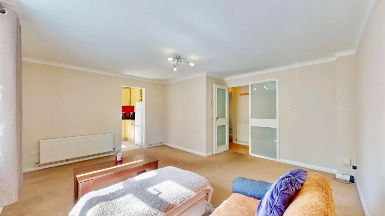 Buckingham Avenue, Perivale, UB6, photo 2