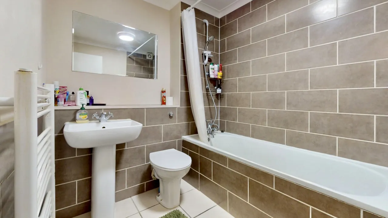 Buckingham Avenue, Perivale, UB6, photo 14