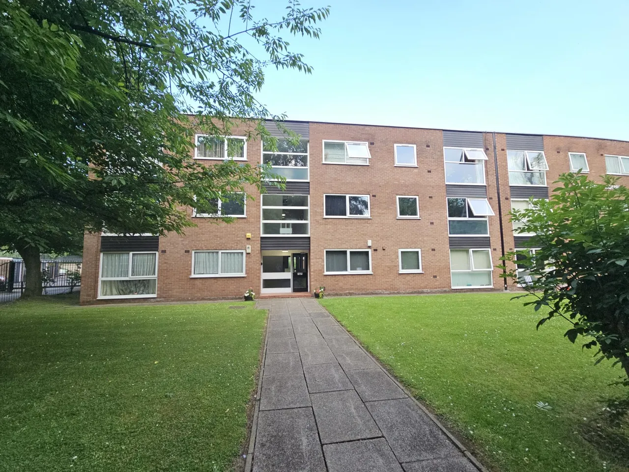 1 bed flat for sale, Central Avenue, Manchester, M19