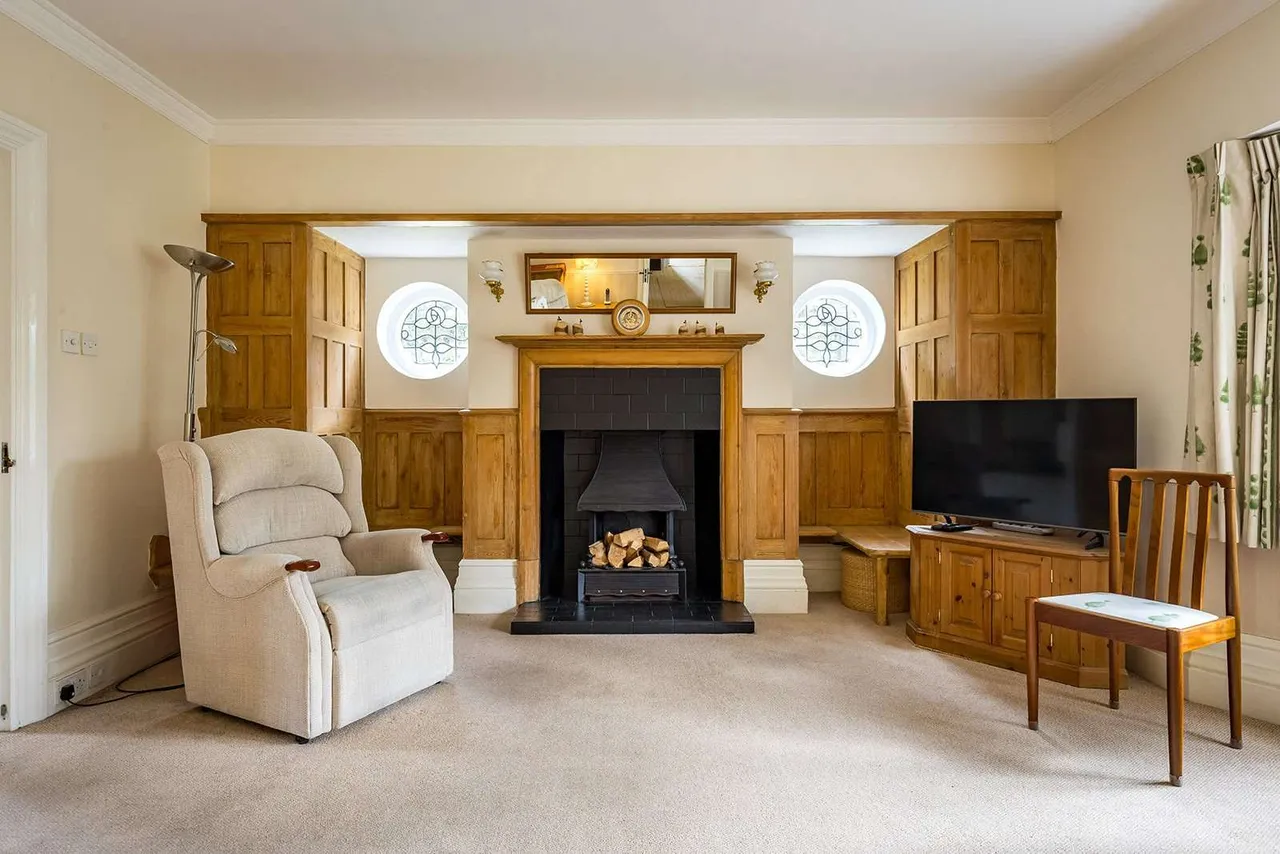Bagshot Road, Worplesdon, Guildford, Surrey, GU3 3PX, photo 11