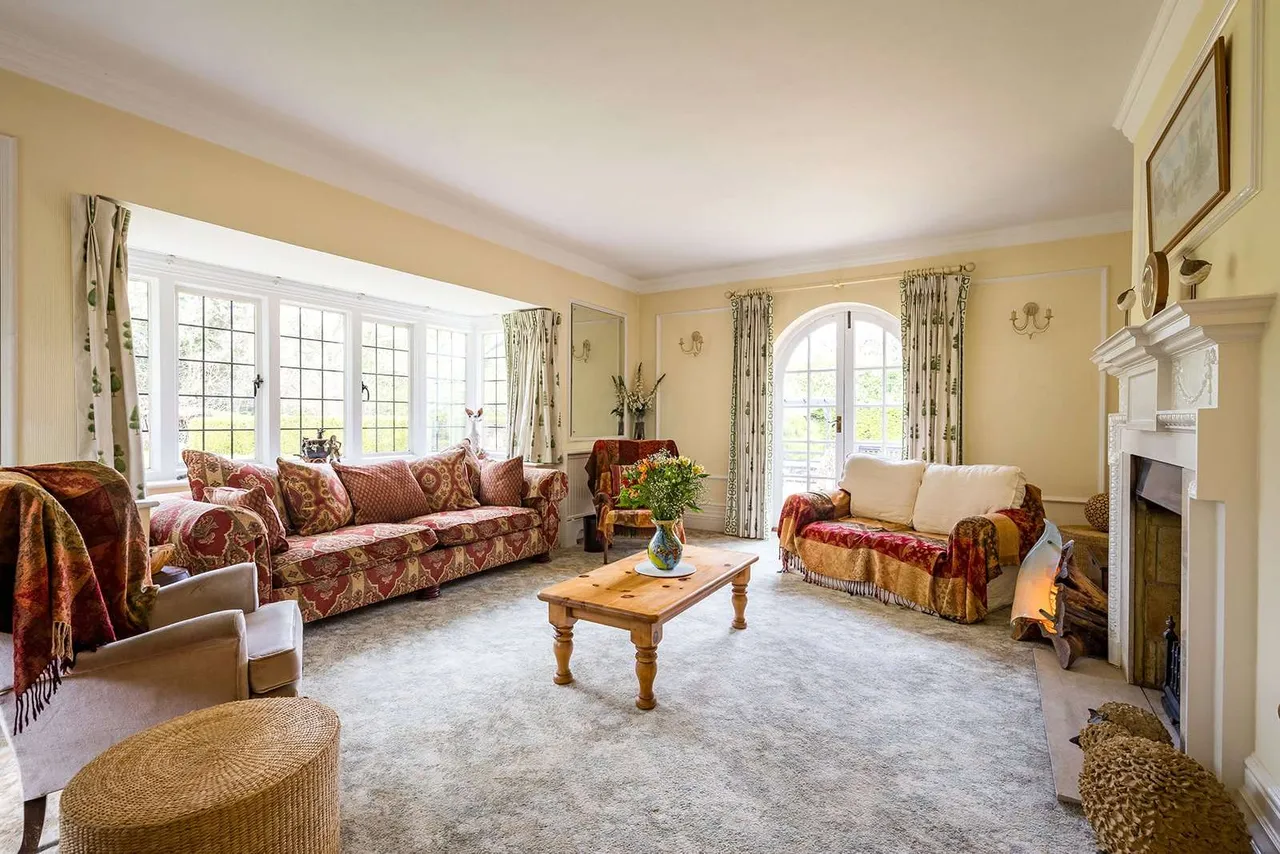 Bagshot Road, Worplesdon, Guildford, Surrey, GU3 3PX, photo 2