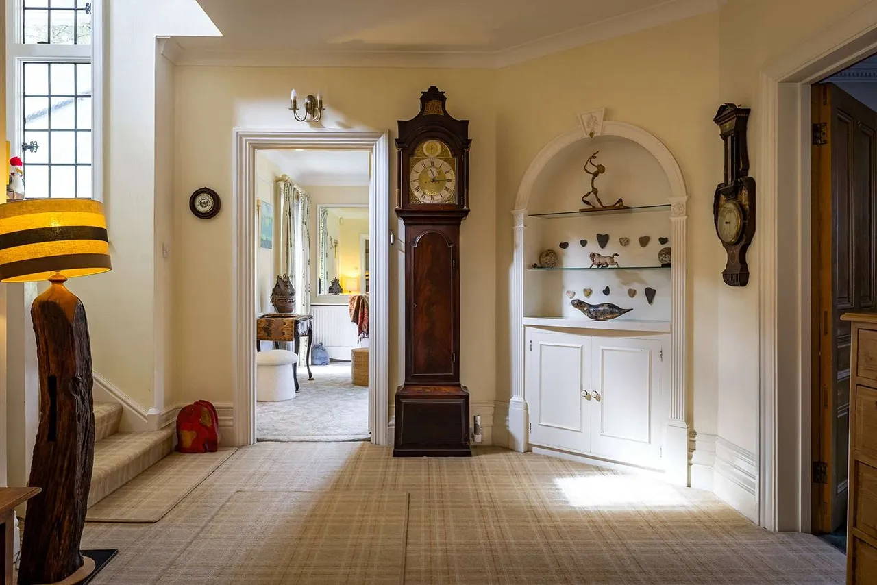 Bagshot Road, Worplesdon, Guildford, Surrey, GU3 3PX, photo 5