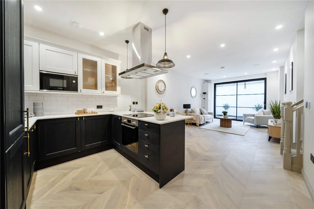 3 bed flat for sale, Gordon Road, London, W5