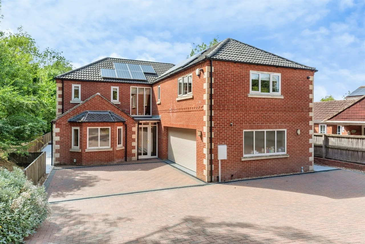 4 bed house for sale — Bridge End, Colsterworth, Grantham