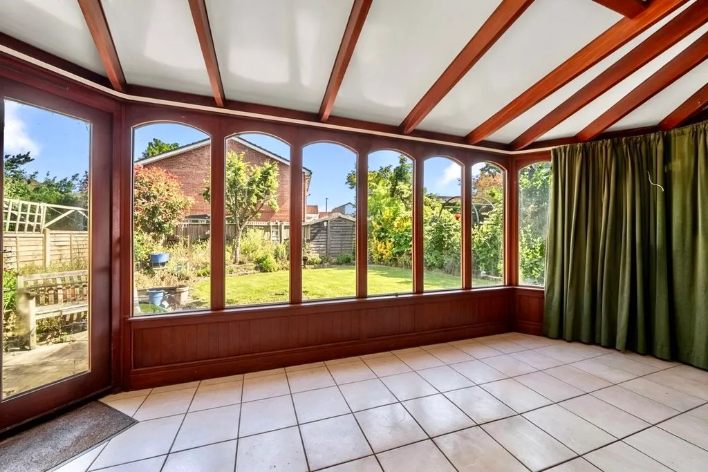 Foxhills Road, Ottershaw KT16 0NG, photo 7