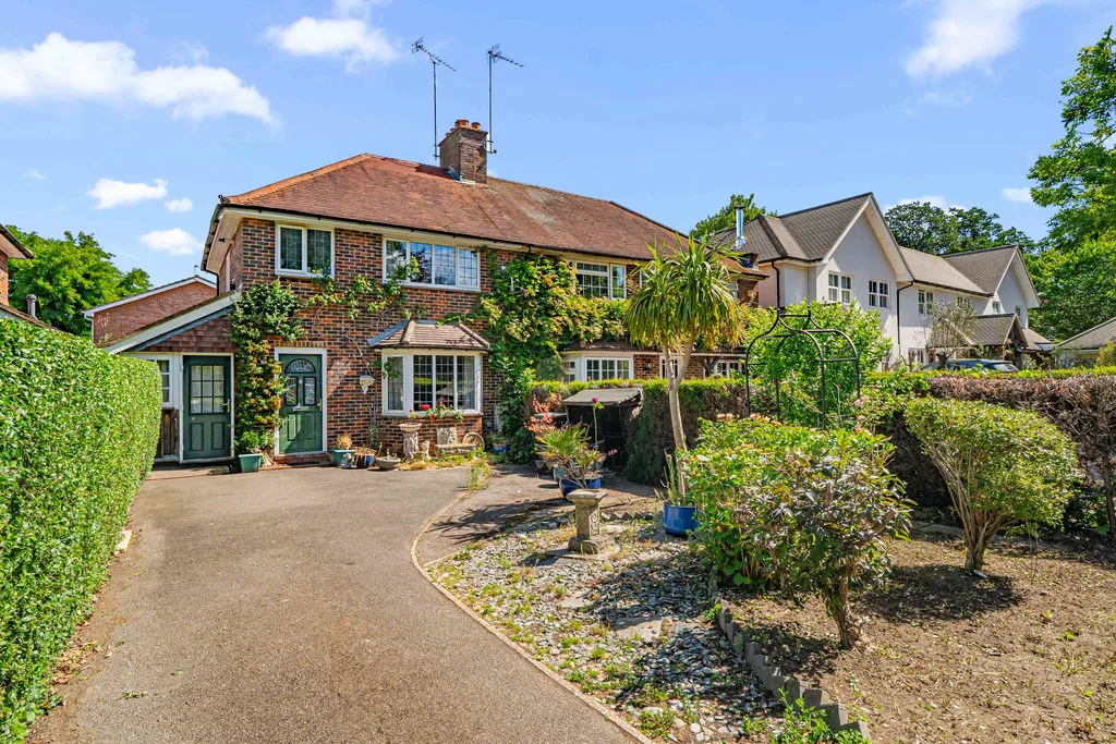 Foxhills Road, Ottershaw KT16 0NG, photo 3