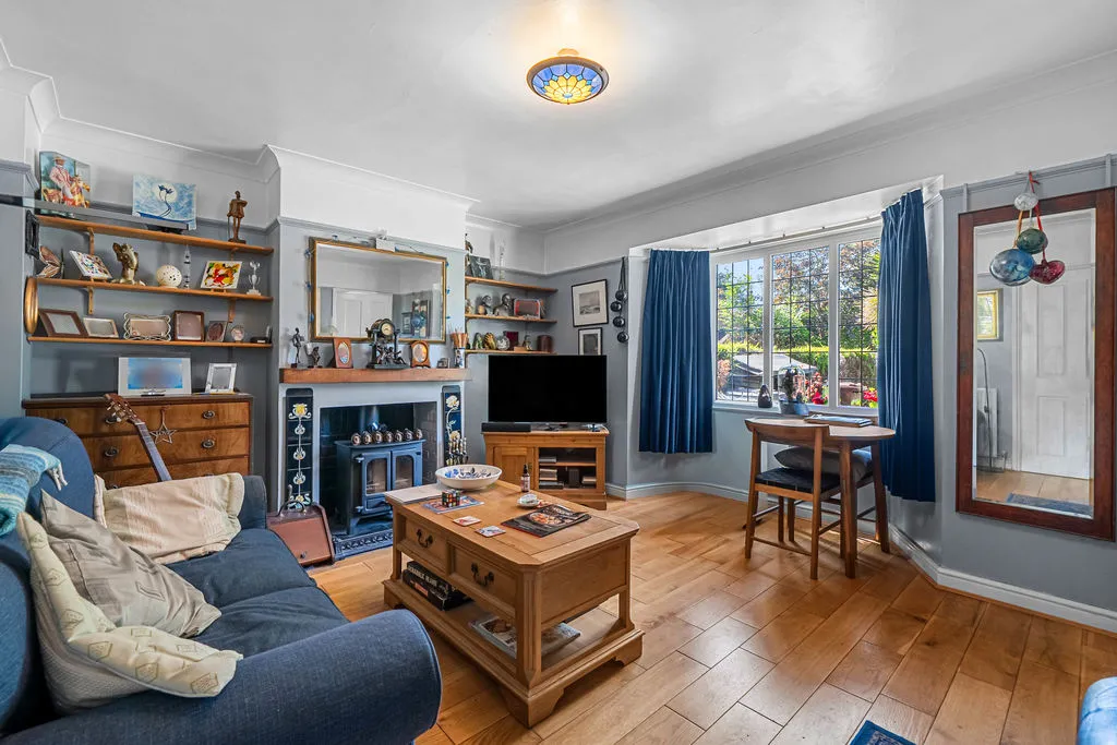 Foxhills Road, Ottershaw KT16 0NG, photo 4