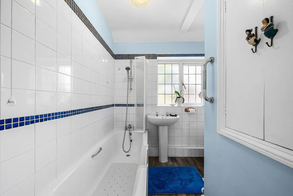 Foxhills Road, Ottershaw KT16 0NG, photo 12