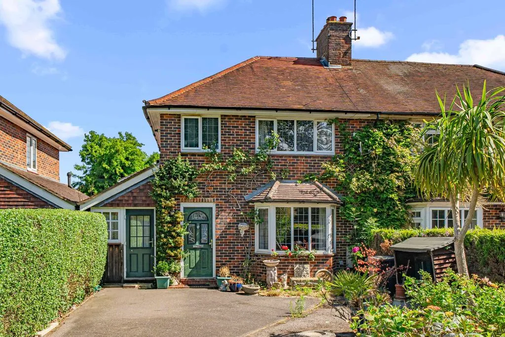 3 bed house for sale — Foxhills Road, Ottershaw KT16 0NG