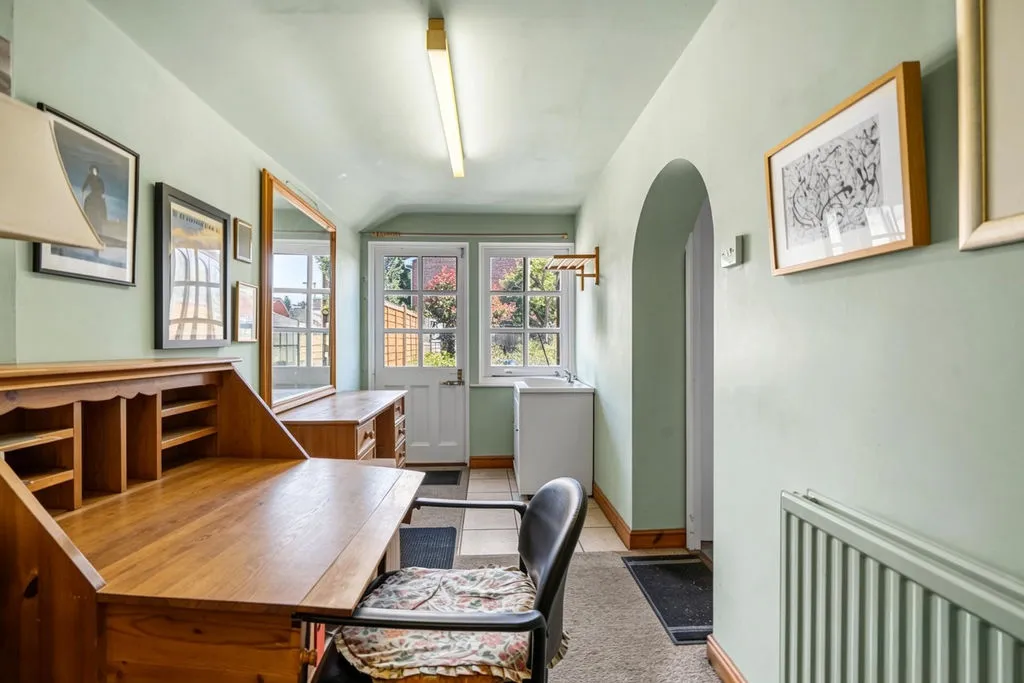 Foxhills Road, Ottershaw KT16 0NG, photo 6