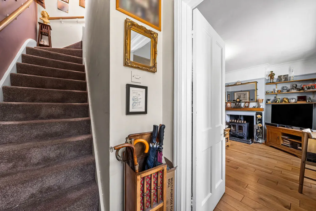 Foxhills Road, Ottershaw KT16 0NG, photo 8