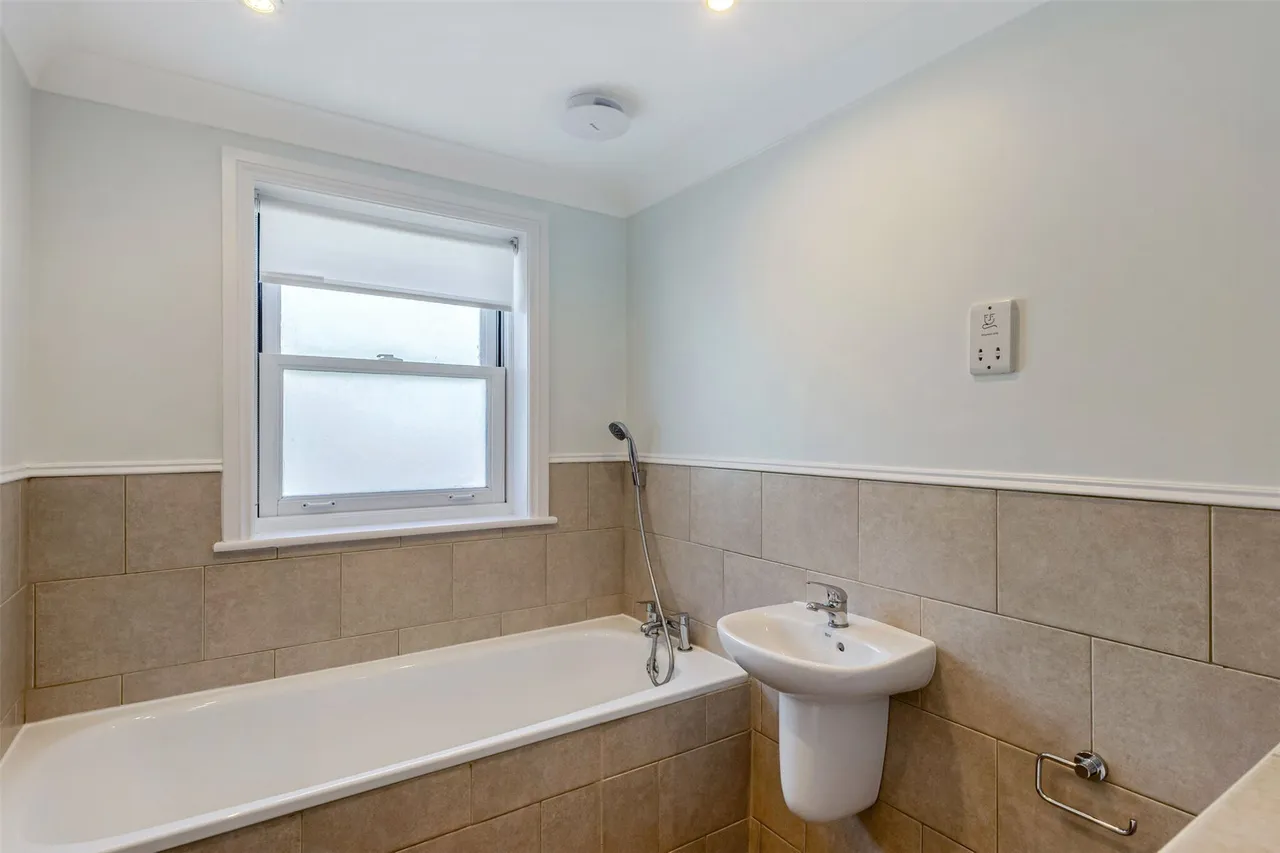 Fifth Cross Road, Twickenham, TW2, photo 15