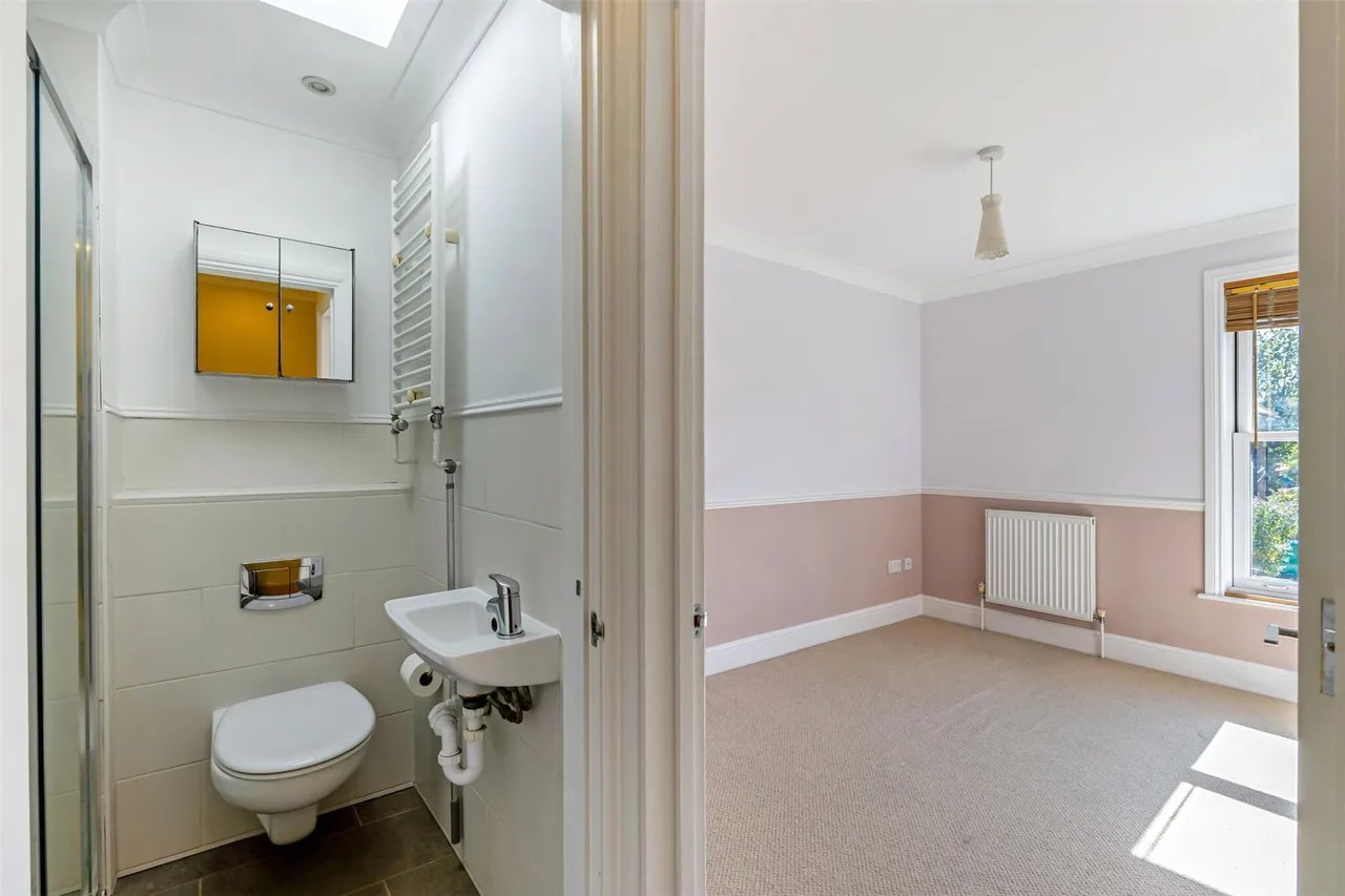 Fifth Cross Road, Twickenham, TW2, photo 17