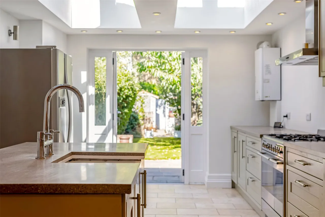 Fifth Cross Road, Twickenham, TW2, photo 10