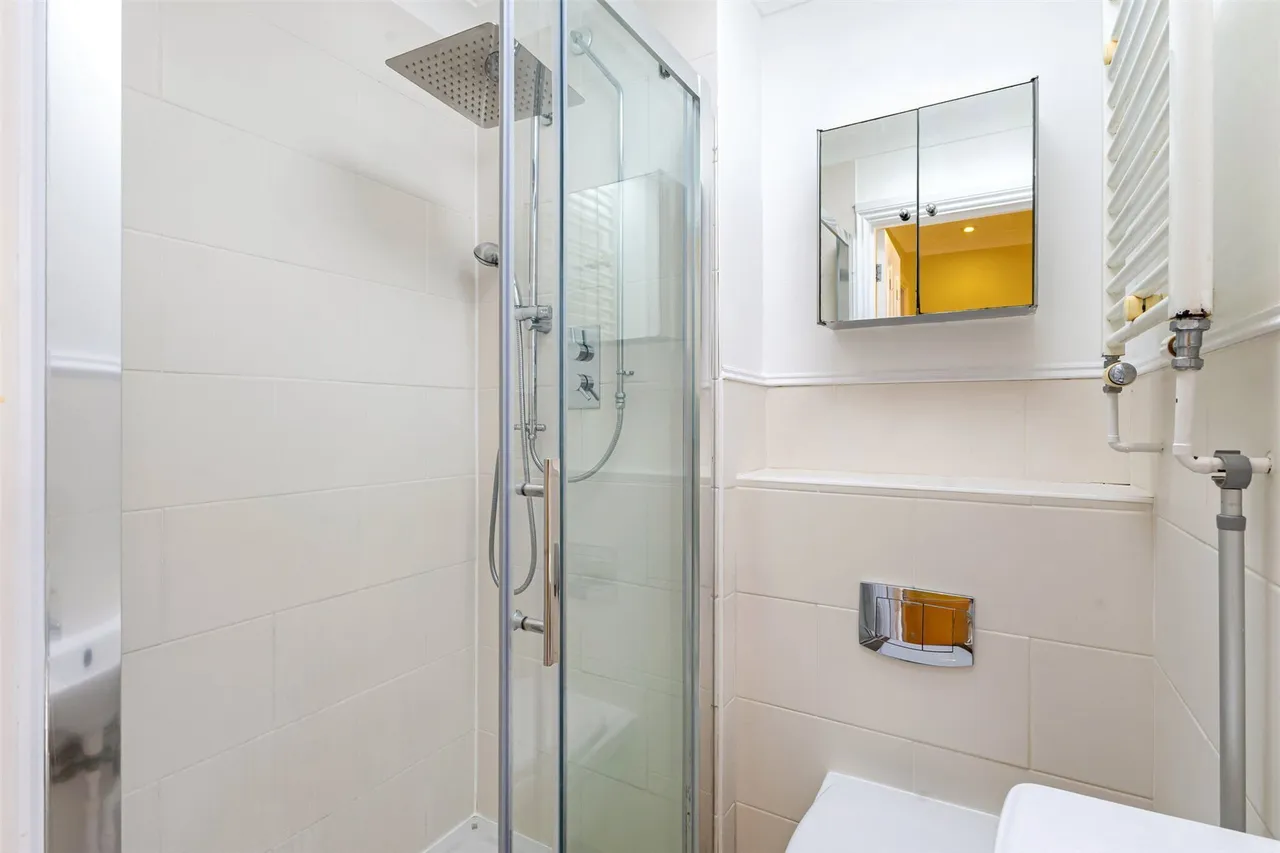 Fifth Cross Road, Twickenham, TW2, photo 18