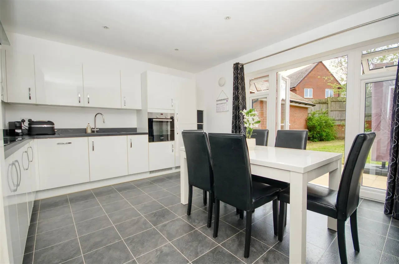 Hilly Field Close, Boorley Park, Botley, Southampton, SO32 2GR, photo 6