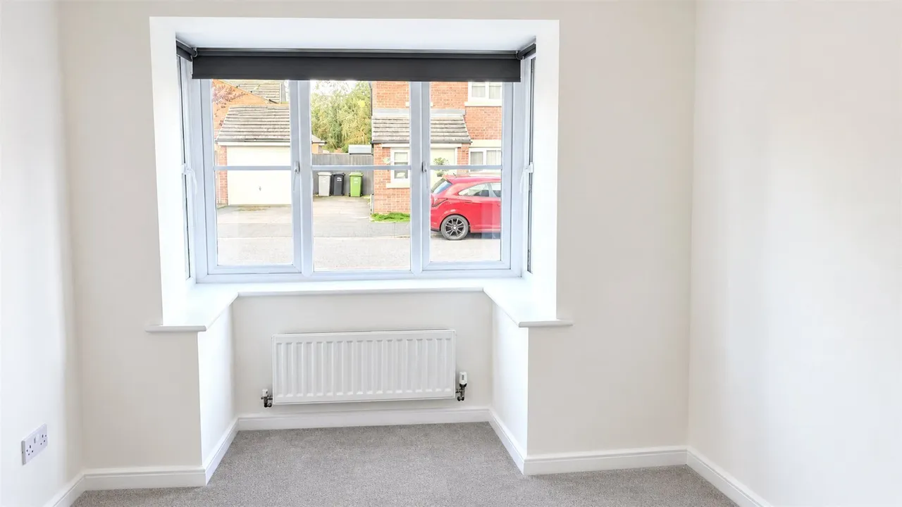 Kingfisher Crescent, Sandbach, CW11, photo 3