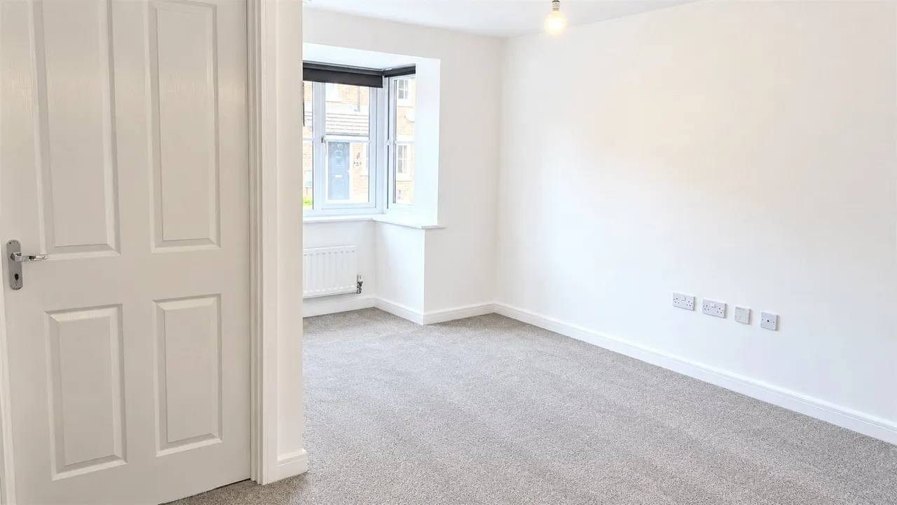 Kingfisher Crescent, Sandbach, CW11, photo 2