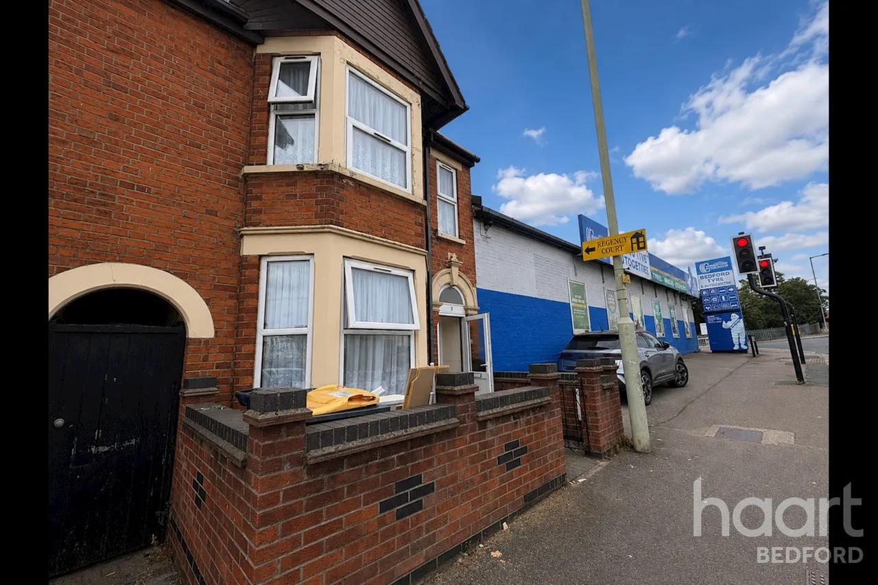 3 bed house for sale, London Road, Bedford, MK42