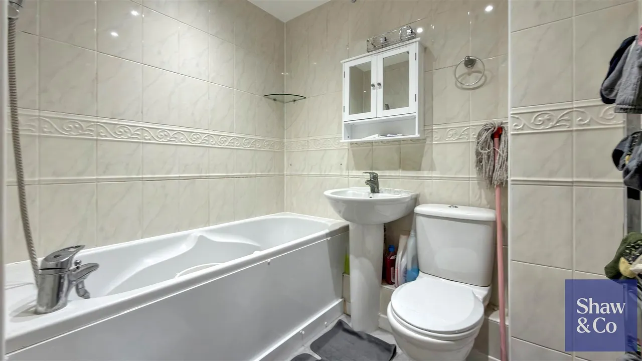 Dominion Close, Hounslow, photo 8