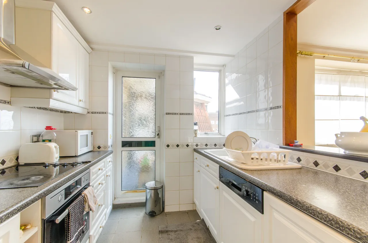 28 St Edmunds Court, 13-18 St Edmunds Terrace, London, photo 4