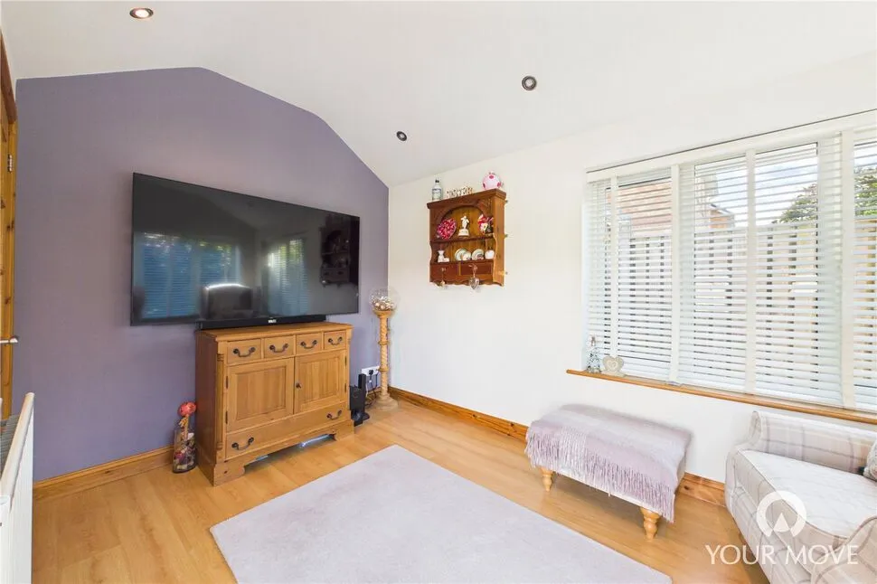 Larch Drive, Stanwix, CA3, photo 11
