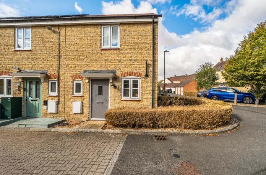 2 bed house for sale, Robins Court, Faringdon, SN7