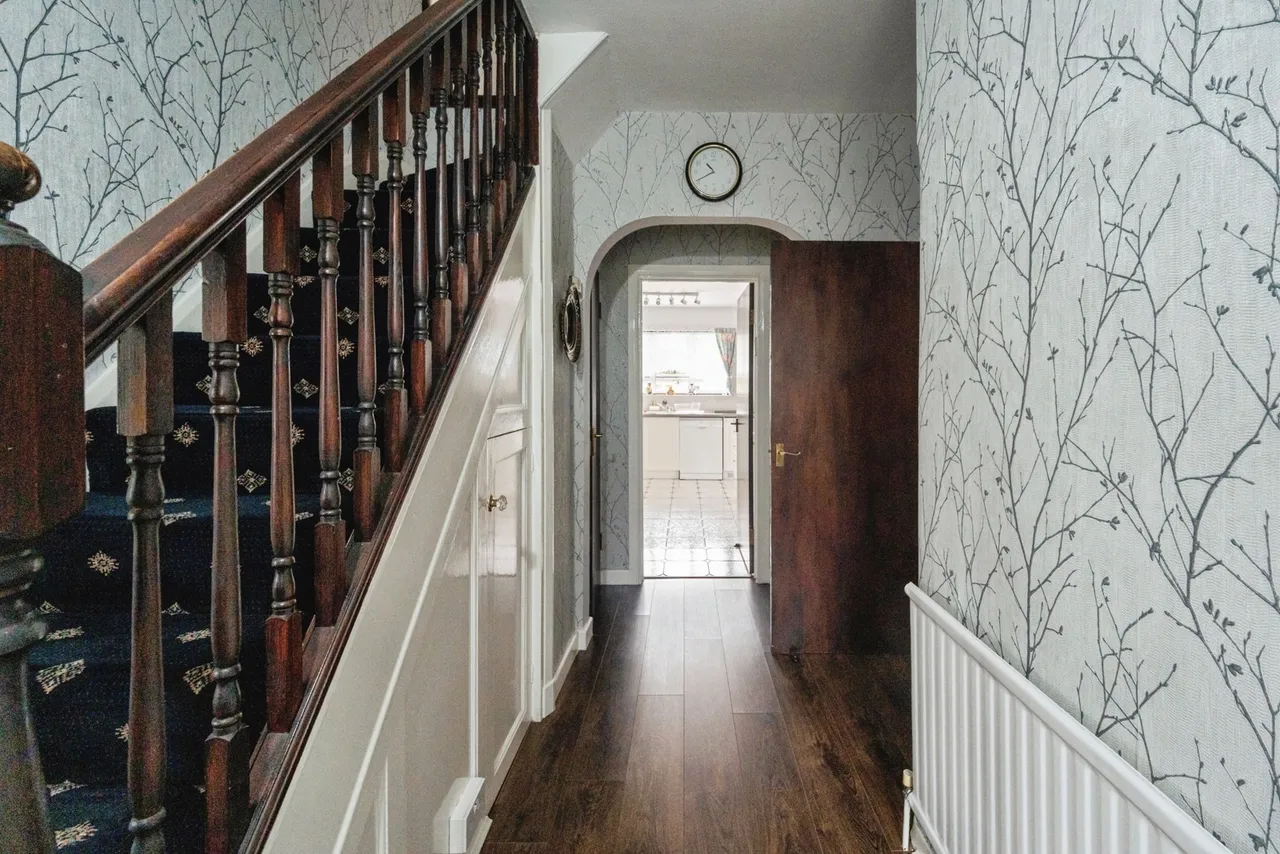 Wells Gardens, Ilford, IG1, photo 2
