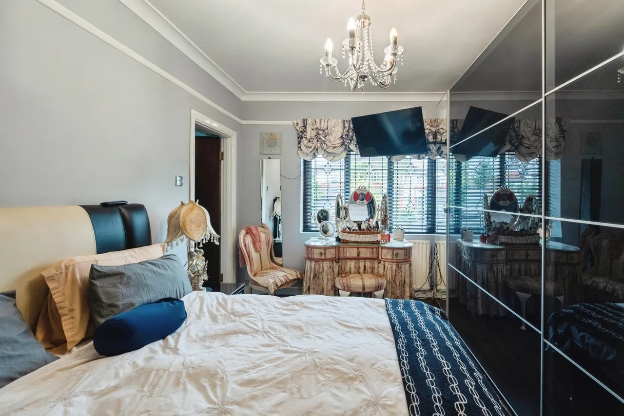 Wells Gardens, Ilford, IG1, photo 12