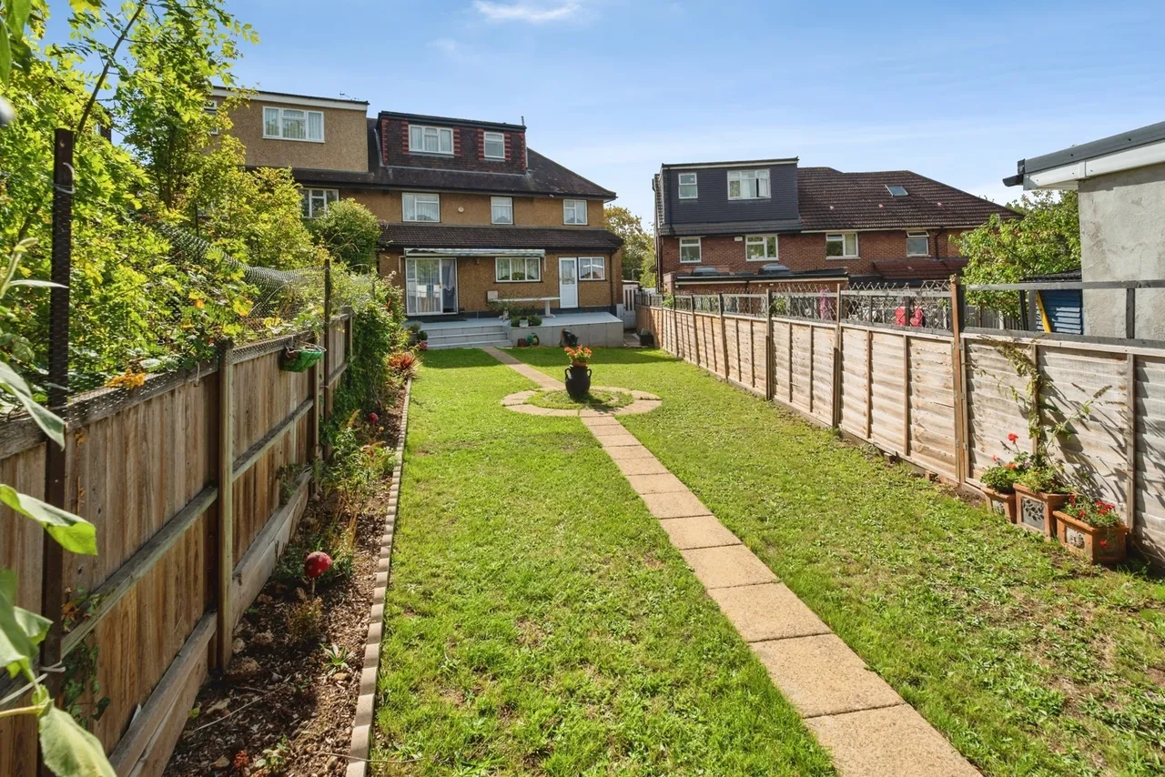 Wells Gardens, Ilford, IG1, photo 24