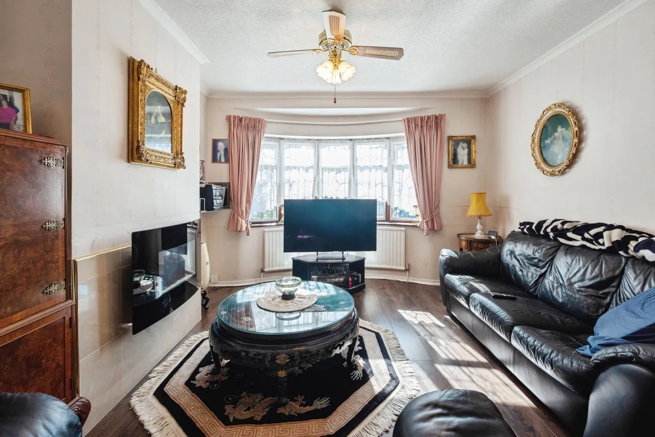 Wells Gardens, Ilford, IG1, photo 3