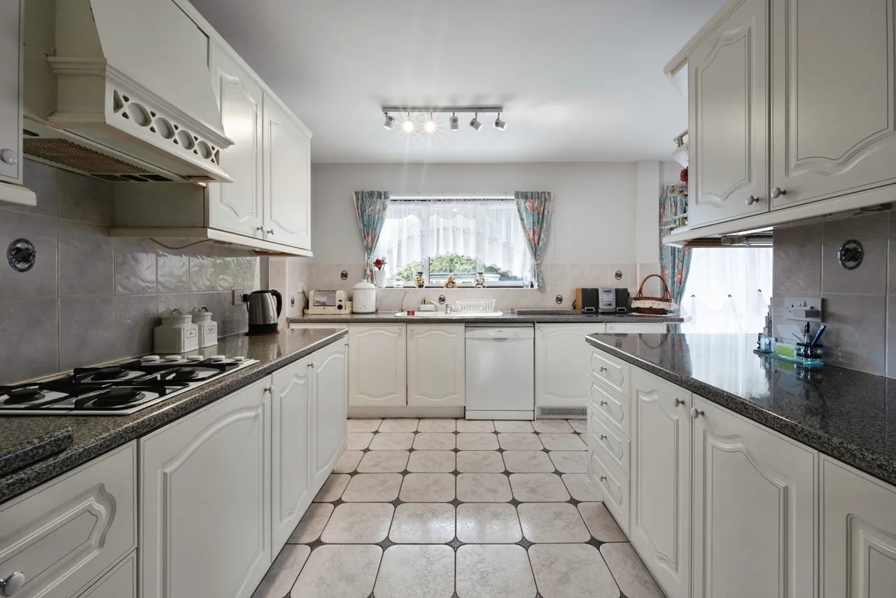 Wells Gardens, Ilford, IG1, photo 4
