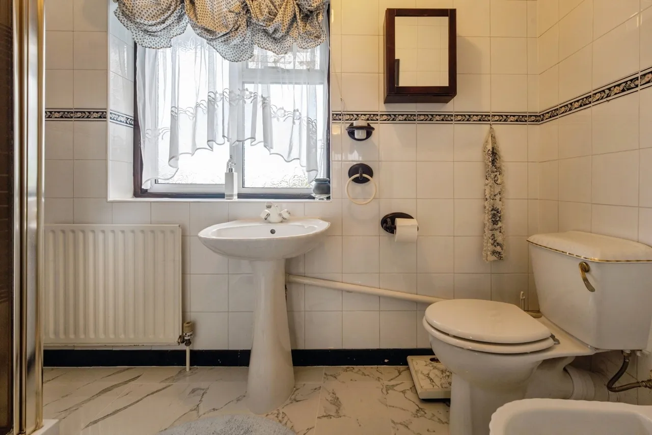 Wells Gardens, Ilford, IG1, photo 21