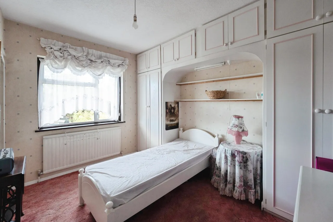 Wells Gardens, Ilford, IG1, photo 14
