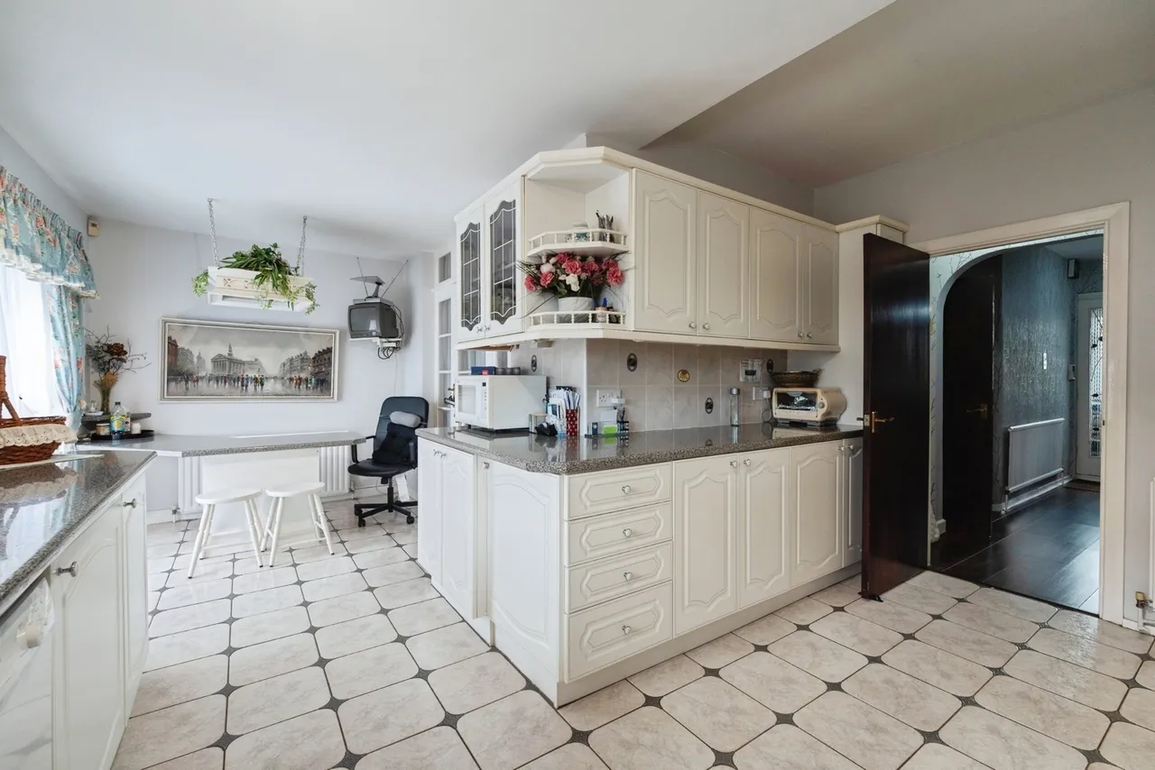 Wells Gardens, Ilford, IG1, photo 10