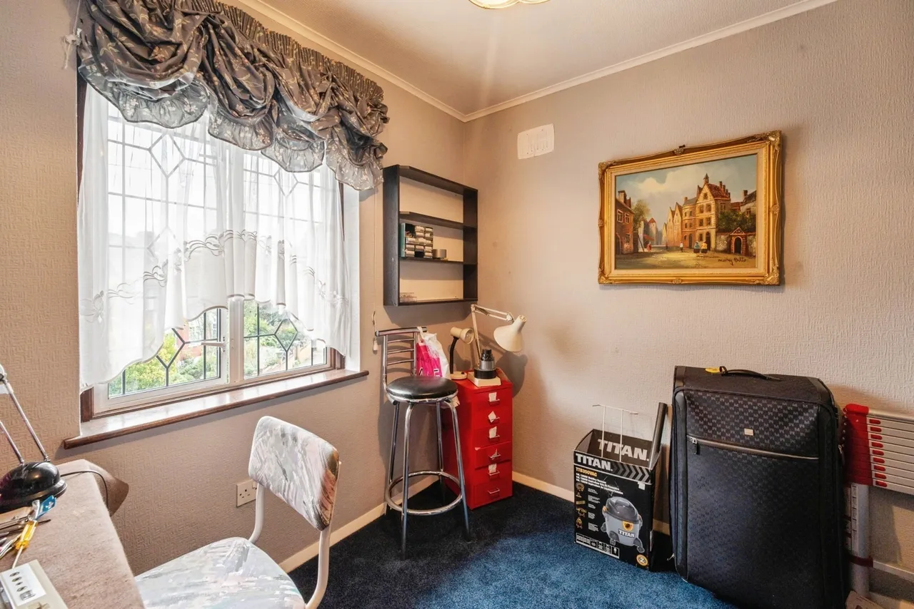 Wells Gardens, Ilford, IG1, photo 18
