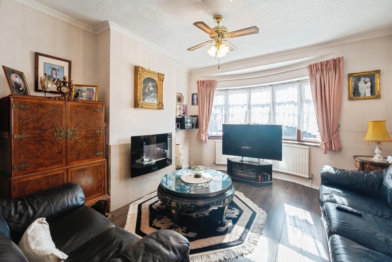 Wells Gardens, Ilford, IG1, photo 6