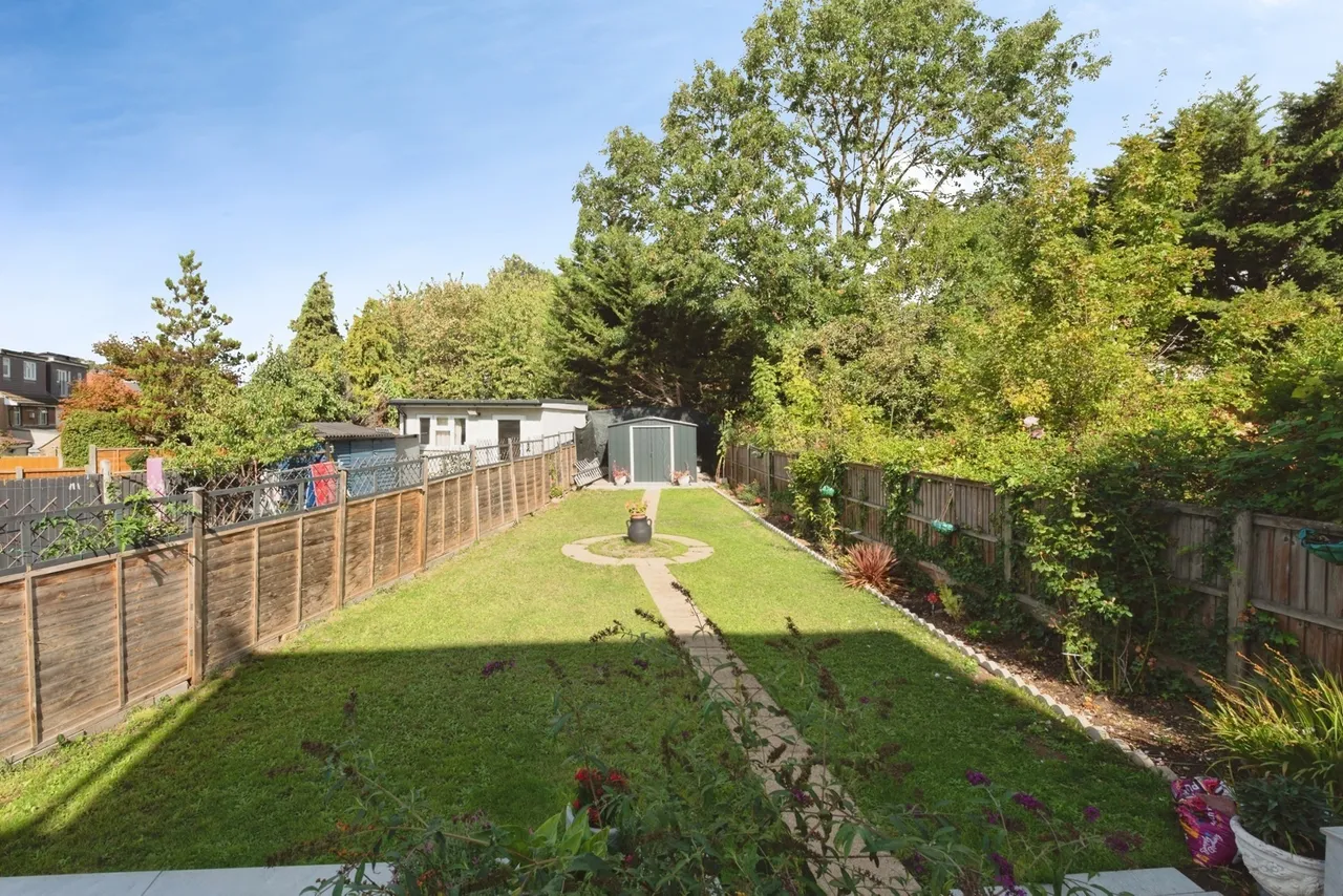 Wells Gardens, Ilford, IG1, photo 23