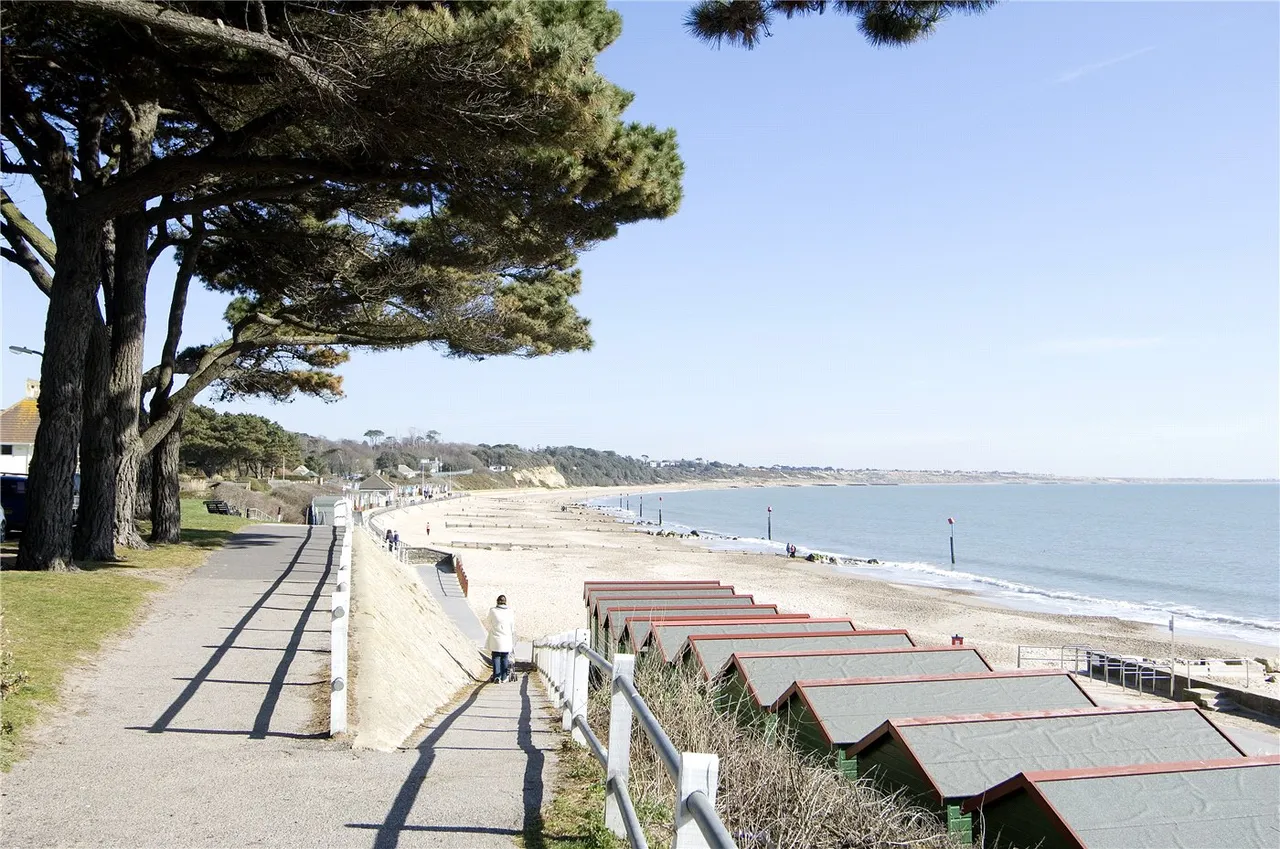 Friars Cliff, Christchurch, BH23, photo 5